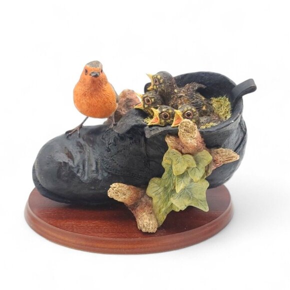 Border Fine‎ Arts Robin & Chicks In Boot Ray Ayres Sculpture RB-45 Scotland VTG - Picture 1 of 8